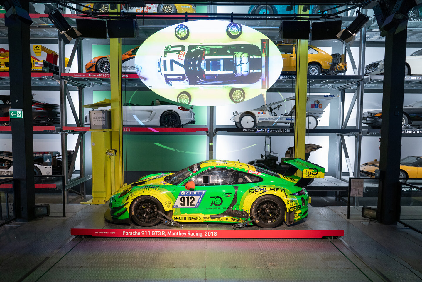 Porsches im Autotheater 