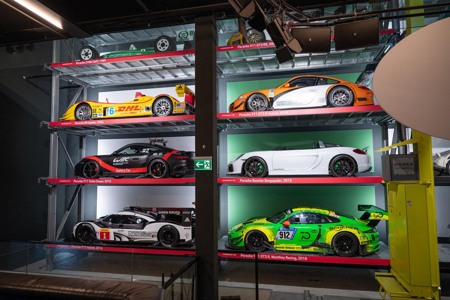 Porsches im Autotheater 