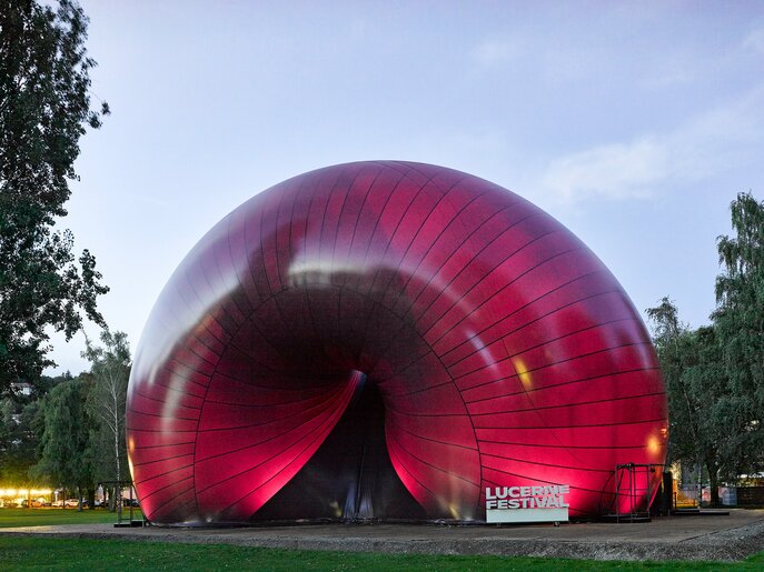 Die mobile Konzerthalle "Ark Nova" auf der Lidowiese.