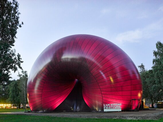 Die mobile Konzerthalle "Ark Nova" auf der Lidowiese.