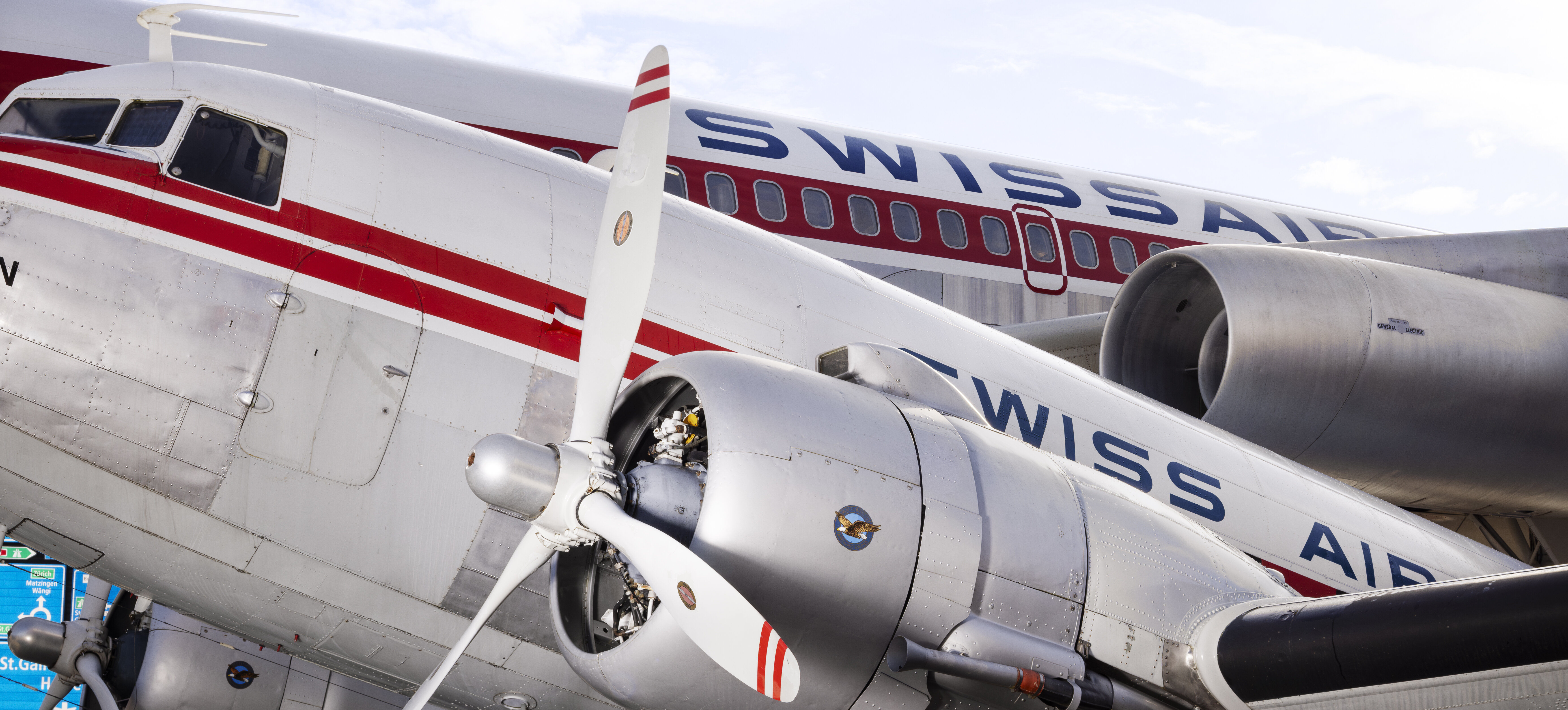 Flugzeug DC3 von der Seite.