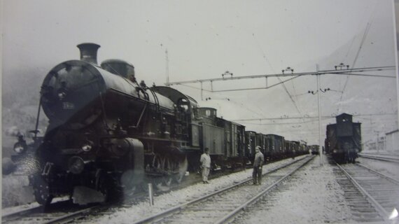 Die Dampflokomotive 1926 bei der Gotthard Suedrampe.