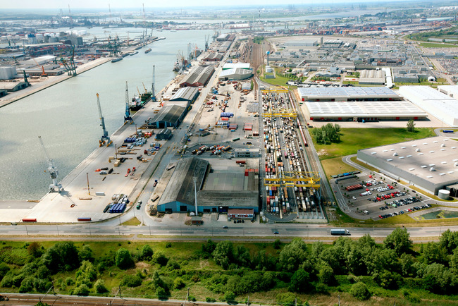 Der Container-Terminal im belgischen Antwerpen