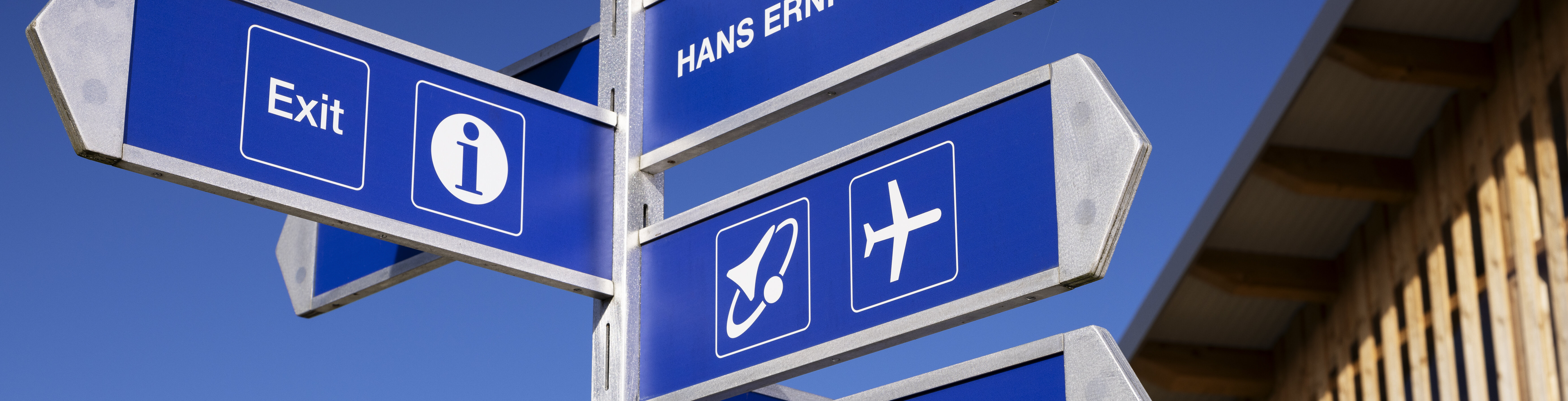 Wegweiser des Verkehrshauses der Schweiz. 