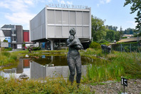 La mère et l’enfant (bronze, 1966)