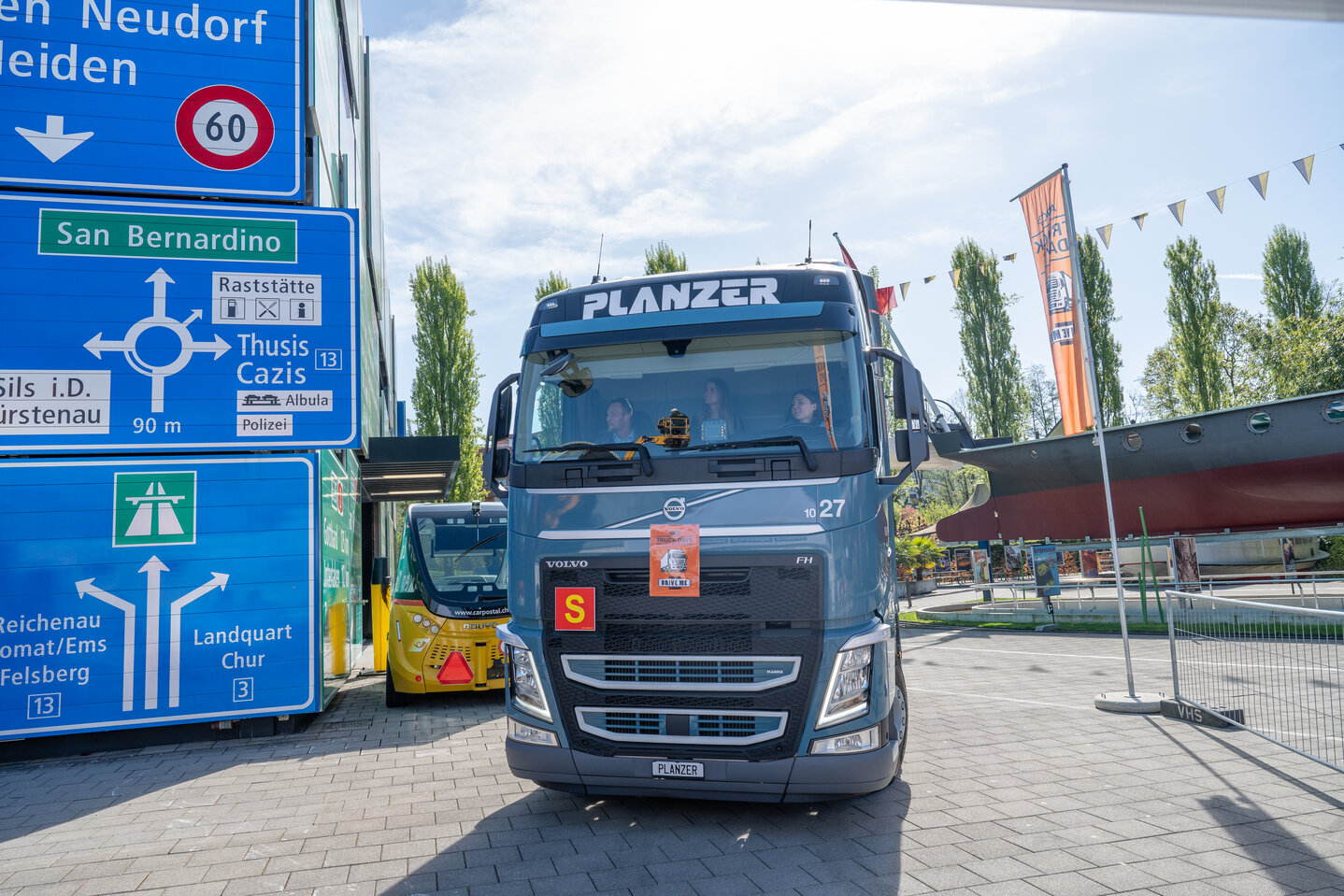 Selber einen Lastwagen steuern 