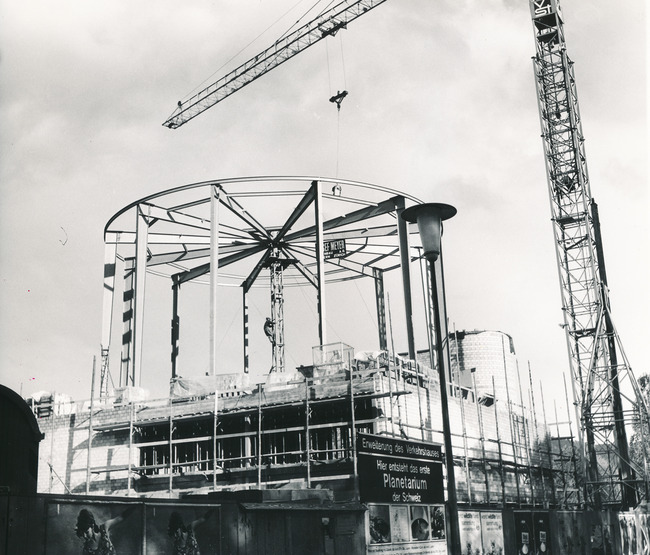 Chantier de construction du Planétarium sur l’aire du Musée des Transports 1968.
