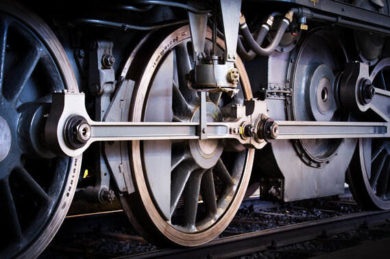 Detailaufnahme einer Eisenbahn. 