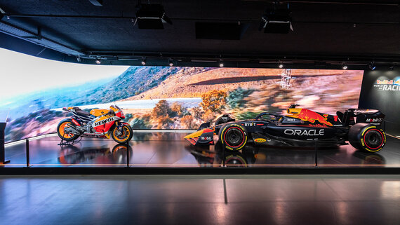 F1 Box mit RB 18.