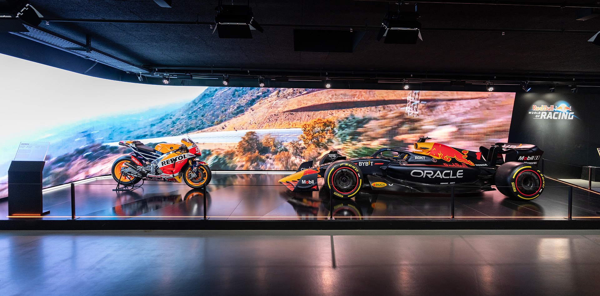 F1 Box mit RB 18.